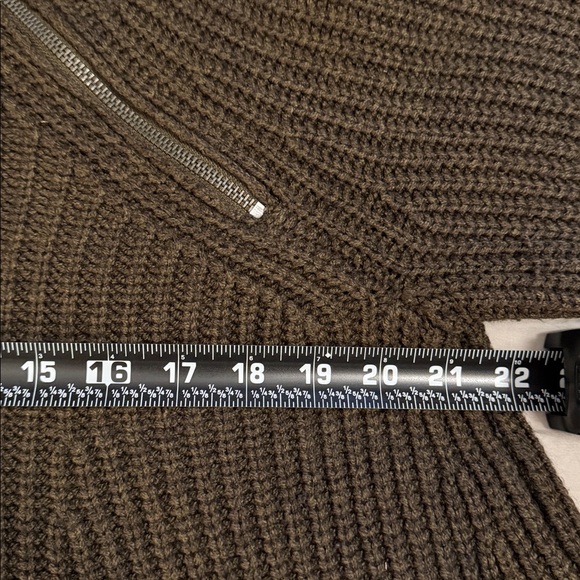 Free People Boho Style Crop Sweater Army Green size Medium. - Picture 7 of 9